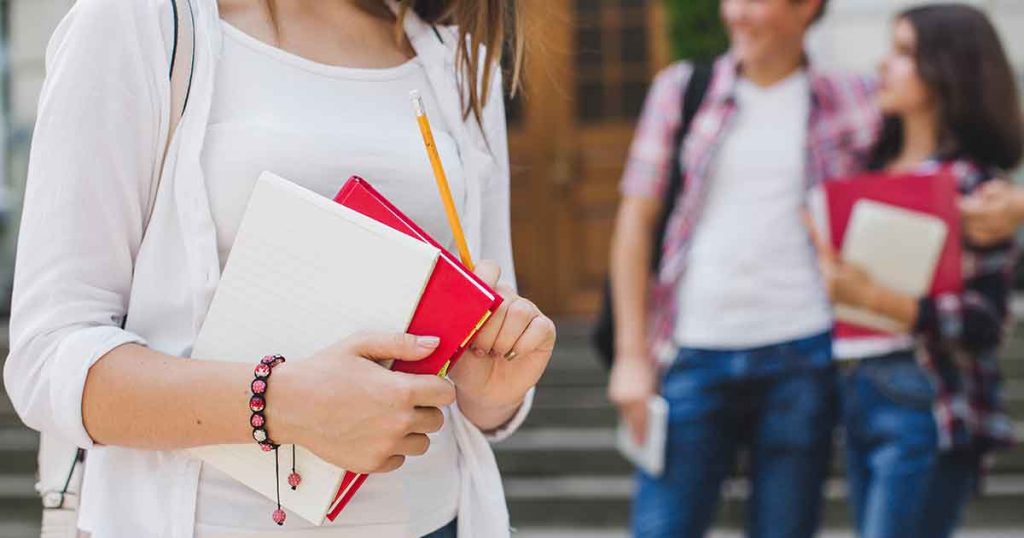 Fotografía del Instituto Mercedes Lemus Zamora, especializado en educación básica y media gratuita para adultos en modalidad 2x1 en Quilpué.